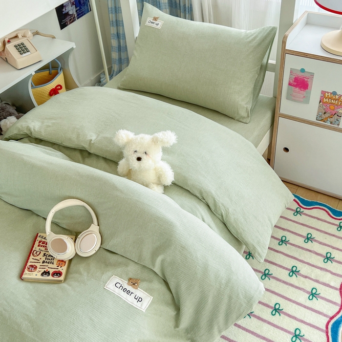 91家纺网 家纺一手货源 找家纺 佳笠家居 2025新款kimi熊系列A类宿舍全棉纯棉色织水洗棉学生三件套 果绿小条