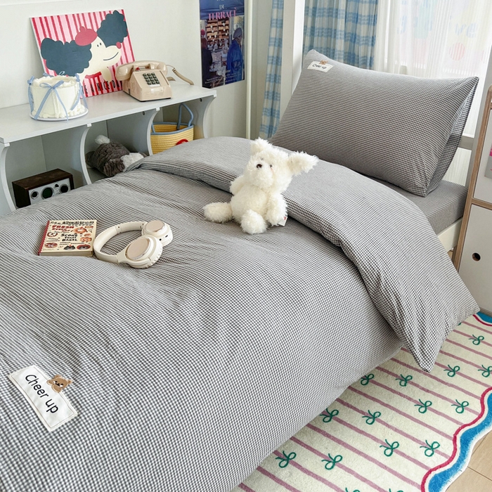 91家纺网 家纺一手货源 找家纺 佳笠家居 2025新款kimi熊系列A类宿舍全棉纯棉色织水洗棉学生三件套 灰小格