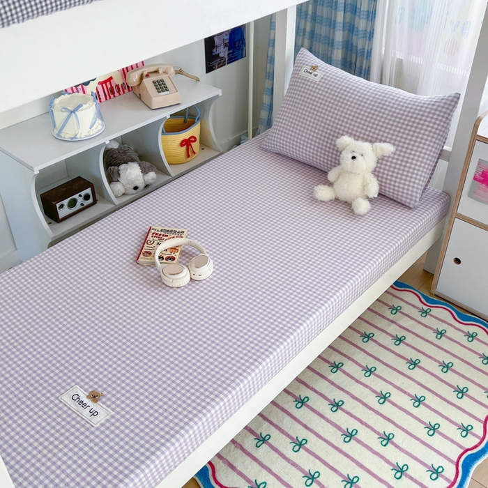 91家纺网 家纺一手货源 找家纺 佳笠家居 2025新款kimi熊系列A类宿舍全棉纯棉色织水洗棉学生三件套 香芋紫格