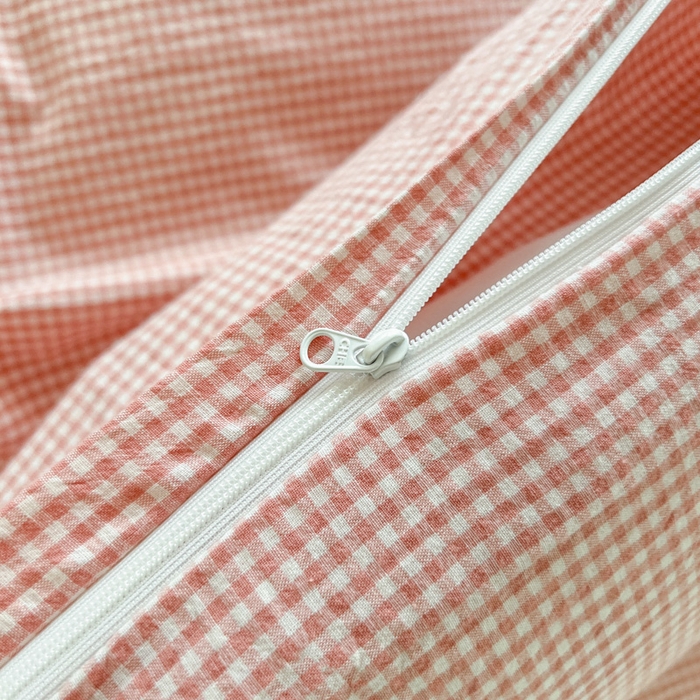 91家纺网 家纺一手货源 找家纺 佳笠家居 2025新款kimi熊系列A类宿舍全棉纯棉色织水洗棉床笠单床笠床笠单件 粉红小格