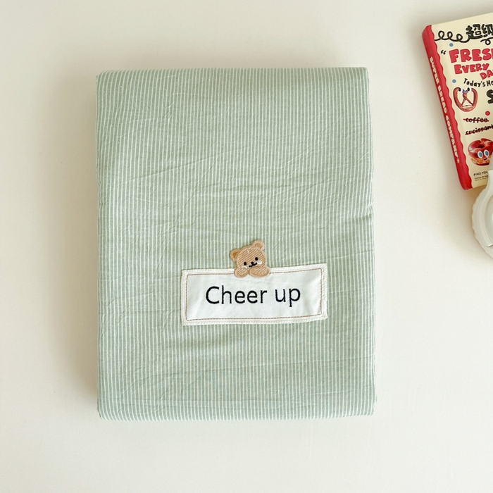 91家纺网 家纺一手货源 找家纺 佳笠家居 2025新款kimi熊系列A类宿舍全棉纯棉色织水洗棉床笠单床笠床笠单件 果绿小条