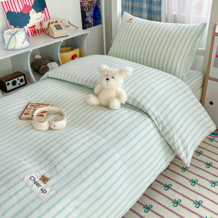 91家纺网 家纺一手货源 找家纺 佳笠家居 2025新款kimi熊系列A类宿舍全棉纯棉色织水洗棉学生三件套 野原-绿