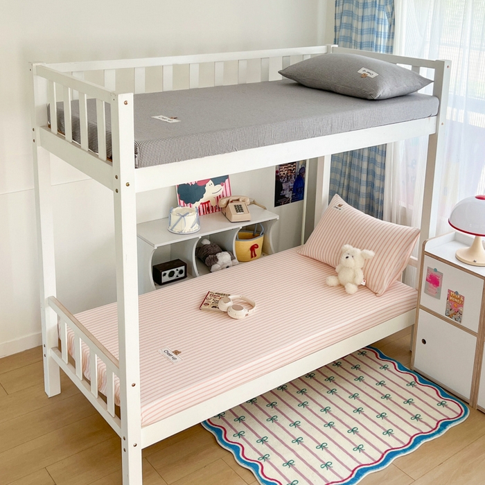 91家纺网 家纺一手货源 找家纺 佳笠家居 2025新款kimi熊系列A类宿舍全棉纯棉色织水洗棉学生三件套 幽径-粉