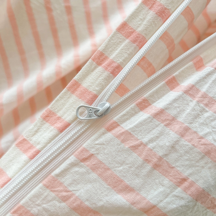 91家纺网 家纺一手货源 找家纺 佳笠家居 2025新款kimi熊系列A类宿舍全棉纯棉色织水洗棉学生三件套 幽径-粉