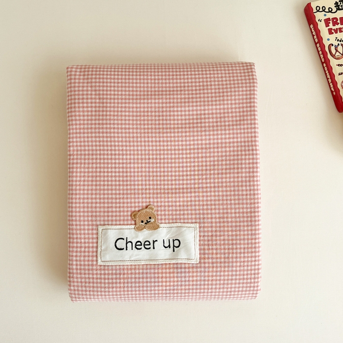 91家纺网 家纺一手货源 找家纺 佳笠家居 2025新款kimi熊系列A类宿舍全棉纯棉色织水洗棉被套单被套被套单件 粉红小格