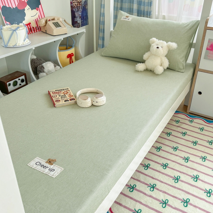 91家纺网 家纺一手货源 找家纺 佳笠家居 2025新款kimi熊系列A类宿舍全棉纯棉色织水洗棉被套单被套被套单件 果绿小条