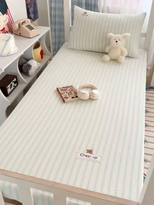 91家纺网 家纺一手货源 找家纺 佳笠家居 2025新款kimi熊系列A类宿舍全棉纯棉色织水洗棉床笠单床笠床笠单件 野原-绿