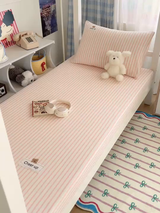 91家纺网 家纺一手货源 找家纺 佳笠家居 2025新款kimi熊系列A类宿舍全棉纯棉色织水洗棉床笠单床笠床笠单件 幽径-粉