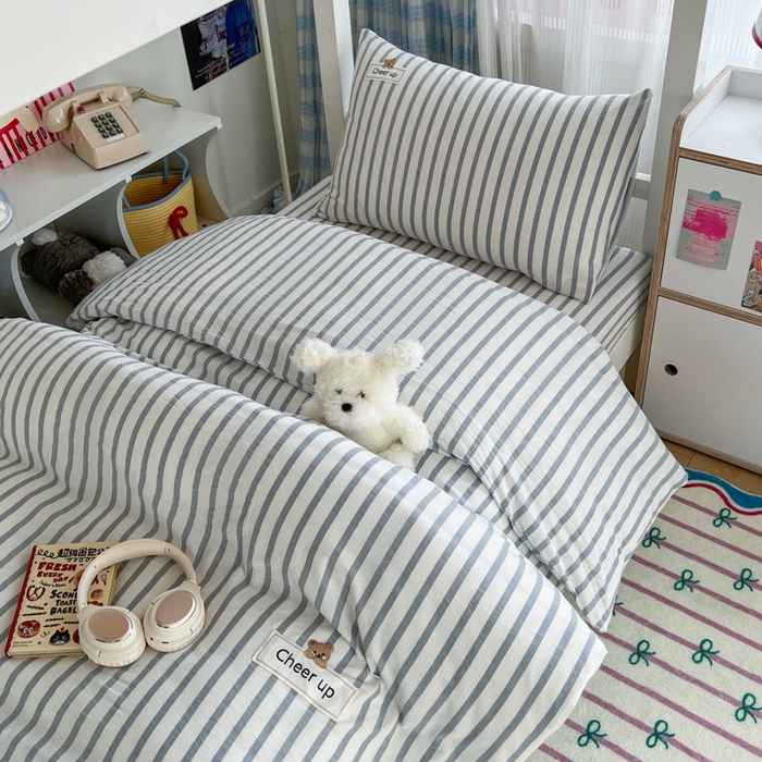 91家纺网 家纺一手货源 找家纺 佳笠家居 2025新款kimi熊系列A类宿舍全棉纯棉色织水洗棉被套单被套被套单件 野原-蓝