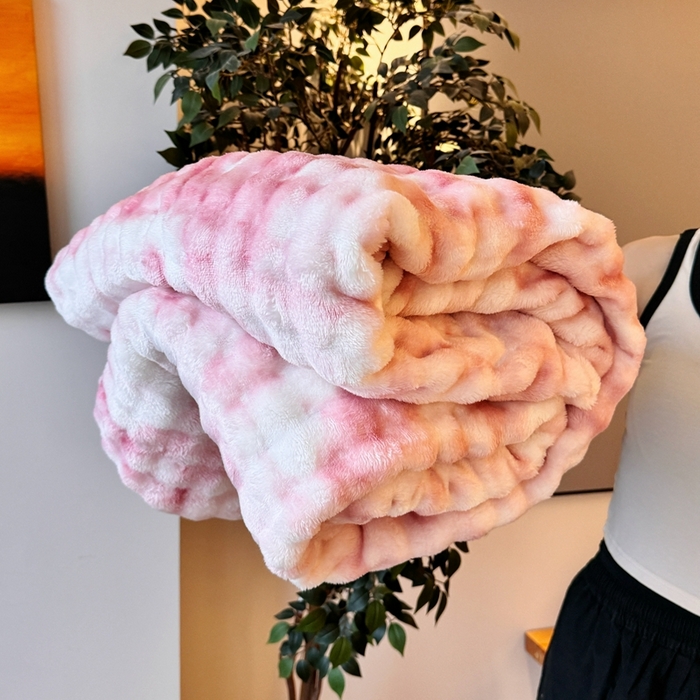 91家纺网 家纺一手货源 找家纺 兜米2025新款泡泡毛毯 炫彩粉