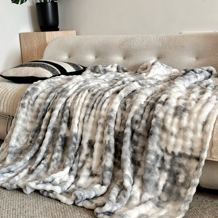 91家纺网 家纺一手货源 找家纺 兜米2025新款泡泡毛毯 炫彩灰