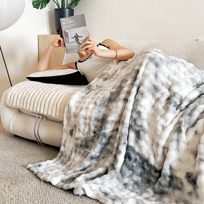 91家纺网 家纺一手货源 找家纺 兜米2025新款泡泡毛毯 炫彩灰