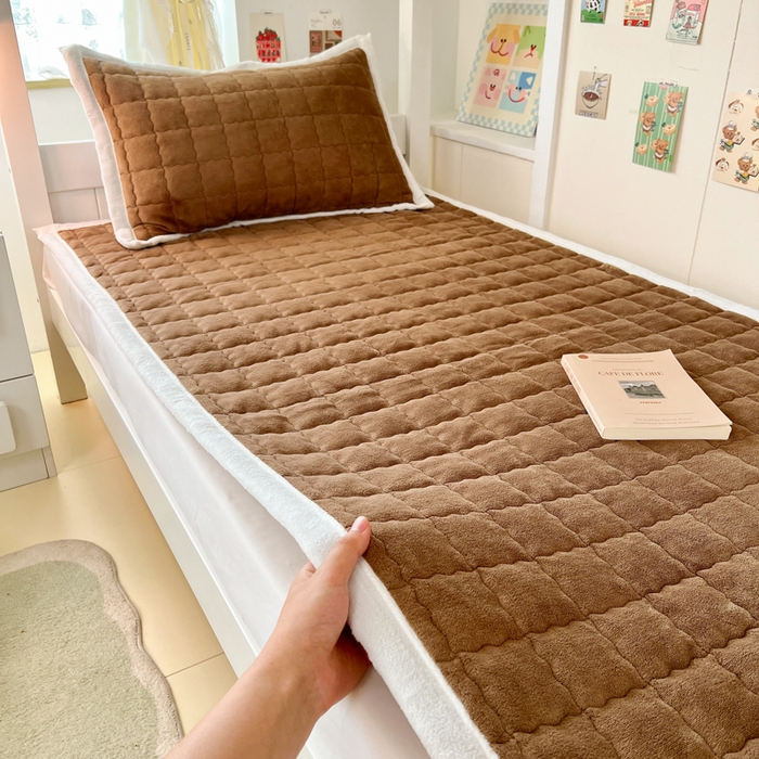 91家纺网 家纺一手货源 找家纺 川悦生活2025 新款A类印花牛奶绒床垫加厚绒保暖床护垫 吉木-暖咖