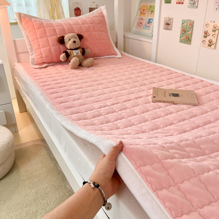 91家纺网 家纺一手货源 找家纺 川悦生活2025 新款A类印花牛奶绒床垫加厚绒保暖床护垫 吉木-甜心