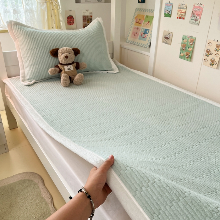 91家纺网 家纺一手货源 找家纺 川悦生活2025 新款A类印花牛奶绒床垫加厚绒保暖床护垫 晴空-轻水