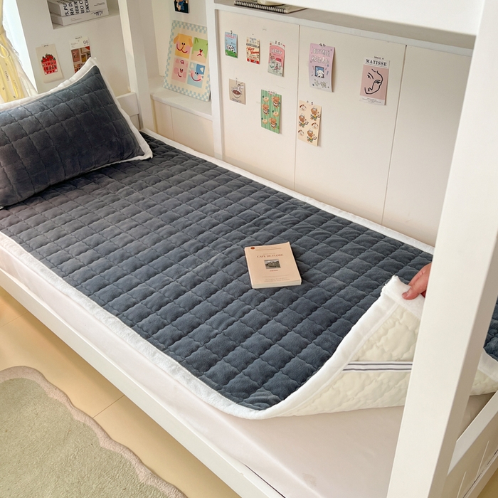 91家纺网 家纺一手货源 找家纺 川悦生活2025 新款A类印花牛奶绒床垫加厚绒保暖床护垫 吉木-暖灰