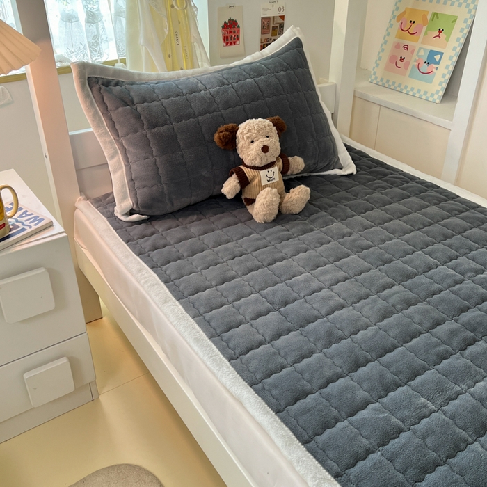 91家纺网 家纺一手货源 找家纺 川悦生活2025 新款A类印花牛奶绒床垫加厚绒保暖床护垫 吉木-暖灰