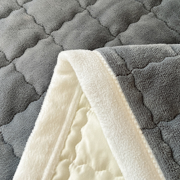 91家纺网 家纺一手货源 找家纺 川悦生活2025 新款A类印花牛奶绒床垫加厚绒保暖床护垫 吉木-暖灰