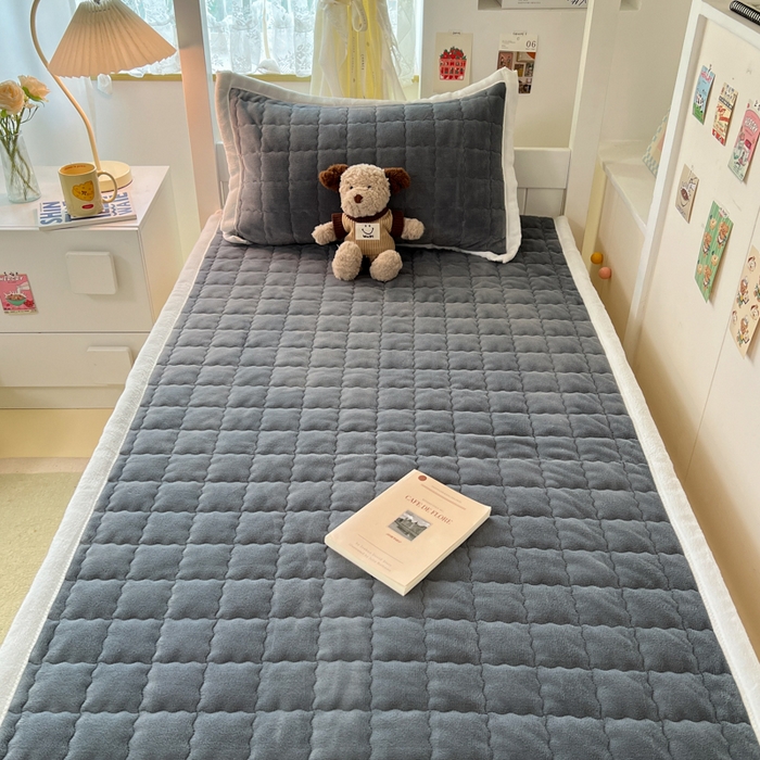 91家纺网 家纺一手货源 找家纺 川悦生活2025 新款A类印花牛奶绒床垫加厚绒保暖床护垫 吉木-暖灰