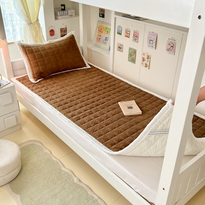 91家纺网 家纺一手货源 找家纺 川悦生活2025 新款A类印花牛奶绒床垫加厚绒保暖床护垫 吉木-暖咖