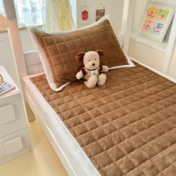 91家纺网 家纺一手货源 找家纺 川悦生活2025 新款A类印花牛奶绒床垫加厚绒保暖床护垫 吉木-暖咖