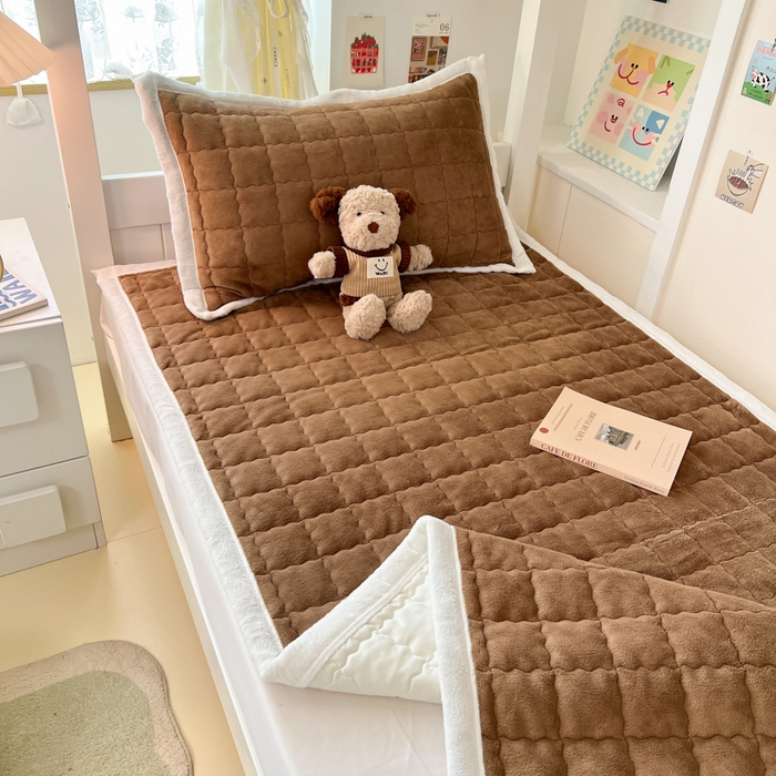 91家纺网 家纺一手货源 找家纺 川悦生活2025 新款A类印花牛奶绒床垫加厚绒保暖床护垫 吉木-暖咖