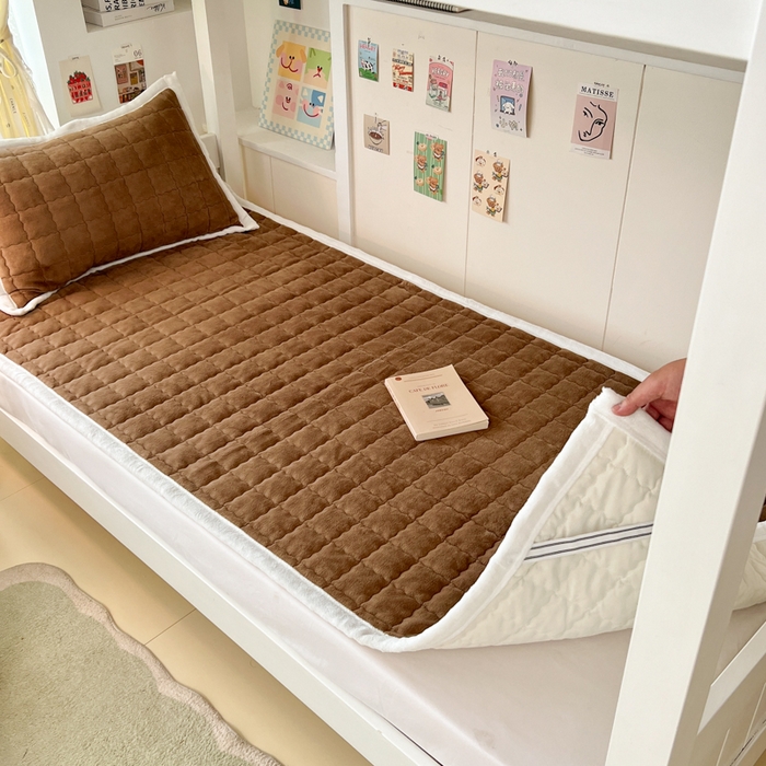 91家纺网 家纺一手货源 找家纺 川悦生活2025 新款A类印花牛奶绒床垫加厚绒保暖床护垫 吉木-暖咖