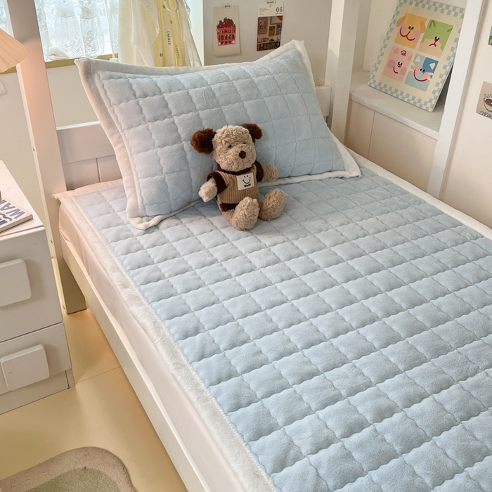 91家纺网 家纺一手货源 找家纺 川悦生活2025 新款A类印花牛奶绒床垫加厚绒保暖床护垫 吉木-青色