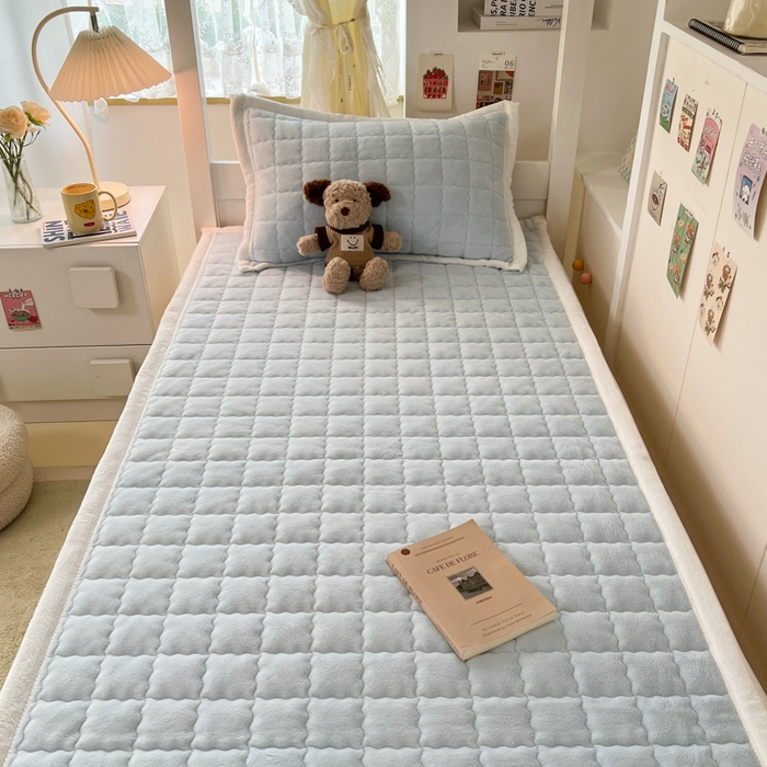 91家纺网 家纺一手货源 找家纺 川悦生活2025 新款A类印花牛奶绒床垫加厚绒保暖床护垫 吉木-青色