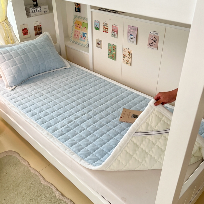 91家纺网 家纺一手货源 找家纺 川悦生活2025 新款A类印花牛奶绒床垫加厚绒保暖床护垫 吉木-青色