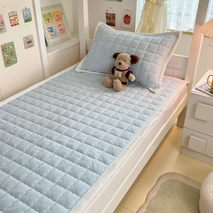 91家纺网 家纺一手货源 找家纺 川悦生活2025 新款A类印花牛奶绒床垫加厚绒保暖床护垫 吉木-青色