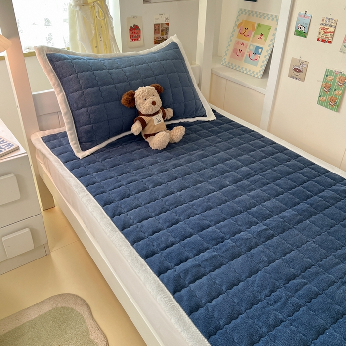 91家纺网 家纺一手货源 找家纺 川悦生活2025 新款A类印花牛奶绒床垫加厚绒保暖床护垫 吉木-深蓝