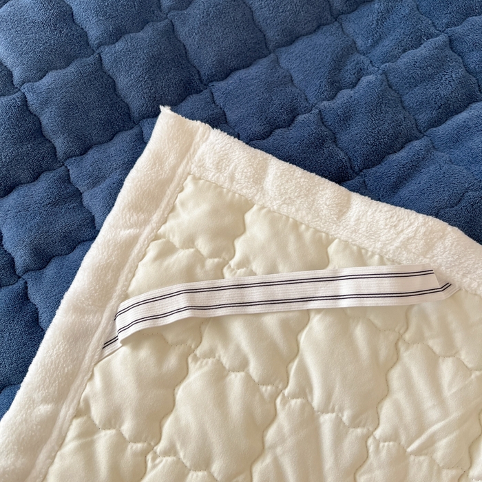 91家纺网 家纺一手货源 找家纺 川悦生活2025 新款A类印花牛奶绒床垫加厚绒保暖床护垫 吉木-深蓝