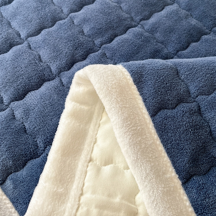 91家纺网 家纺一手货源 找家纺 川悦生活2025 新款A类印花牛奶绒床垫加厚绒保暖床护垫 吉木-深蓝