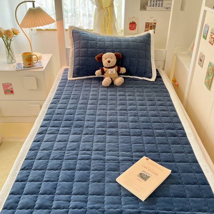 91家纺网 家纺一手货源 找家纺 川悦生活2025 新款A类印花牛奶绒床垫加厚绒保暖床护垫 吉木-深蓝
