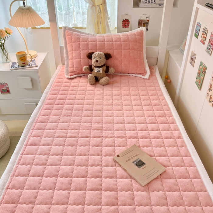 91家纺网 家纺一手货源 找家纺 川悦生活2025 新款A类印花牛奶绒床垫加厚绒保暖床护垫 吉木-甜心