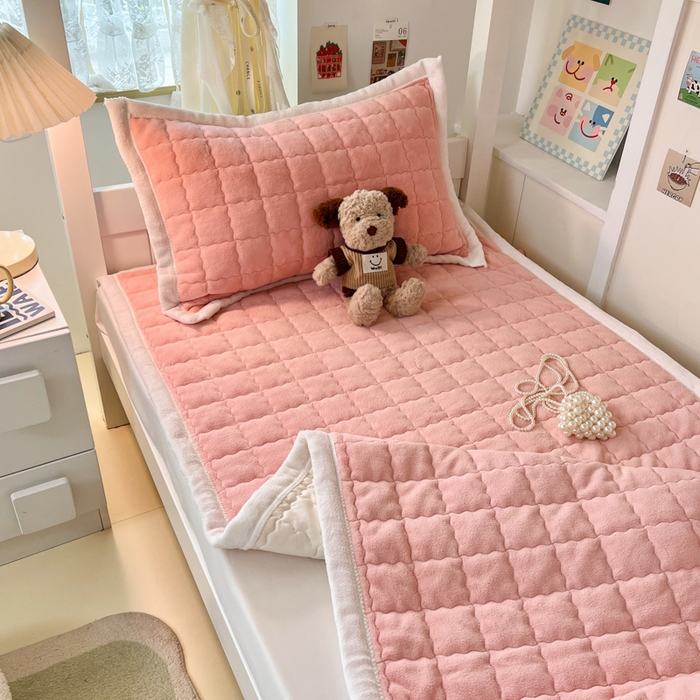 91家纺网 家纺一手货源 找家纺 川悦生活2025 新款A类印花牛奶绒床垫加厚绒保暖床护垫 吉木-甜心