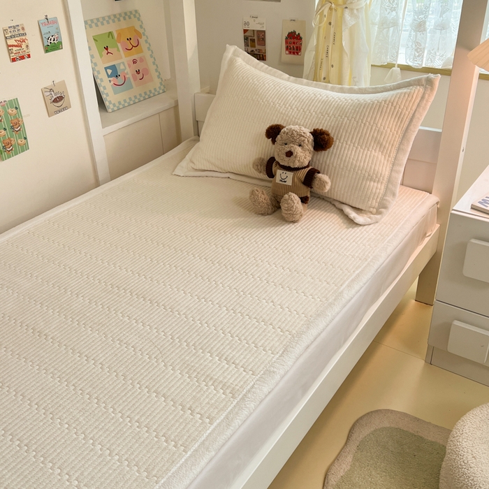 91家纺网 家纺一手货源 找家纺 川悦生活2025 新款A类印花牛奶绒床垫加厚绒保暖床护垫 晴空-奶茶