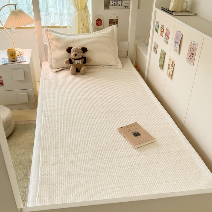 91家纺网 家纺一手货源 找家纺 川悦生活2025 新款A类印花牛奶绒床垫加厚绒保暖床护垫 晴空-奶茶