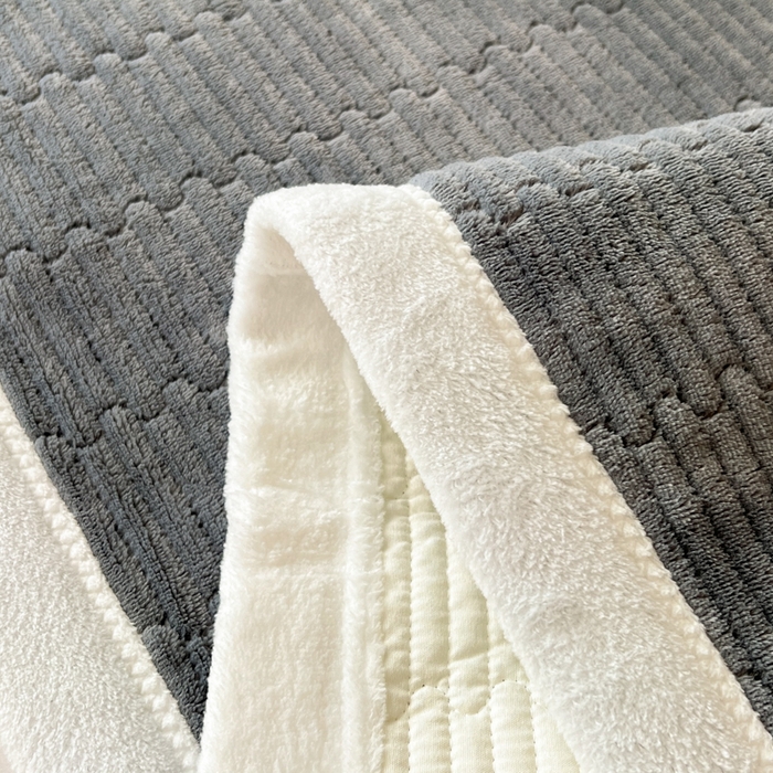 91家纺网 家纺一手货源 找家纺 川悦生活2025 新款A类印花牛奶绒床垫加厚绒保暖床护垫 晴空-暖灰