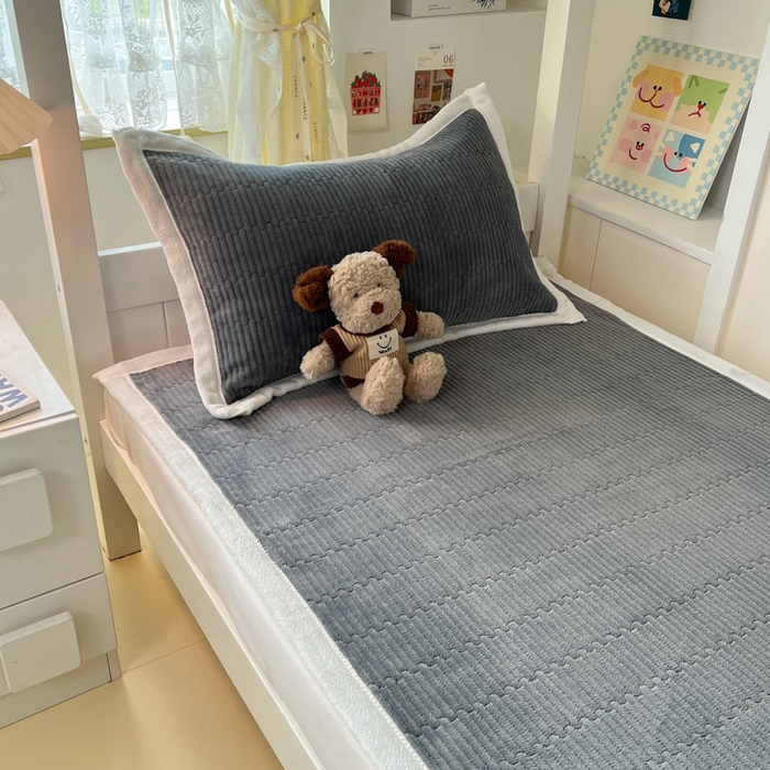 91家纺网 家纺一手货源 找家纺 川悦生活2025 新款A类印花牛奶绒床垫加厚绒保暖床护垫 晴空-暖灰