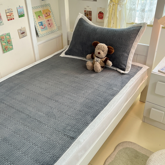 91家纺网 家纺一手货源 找家纺 川悦生活2025 新款A类印花牛奶绒床垫加厚绒保暖床护垫 晴空-暖灰