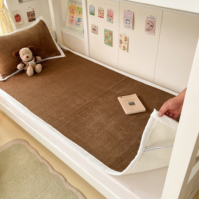 91家纺网 家纺一手货源 找家纺 川悦生活2025 新款A类印花牛奶绒床垫加厚绒保暖床护垫 晴空-暖咖