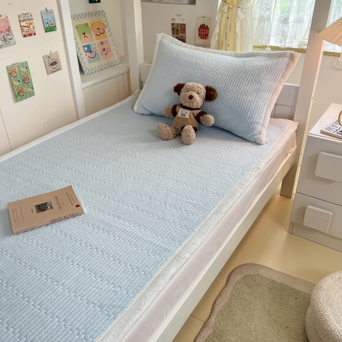 91家纺网 家纺一手货源 找家纺 川悦生活2025 新款A类印花牛奶绒床垫加厚绒保暖床护垫 晴空-青色