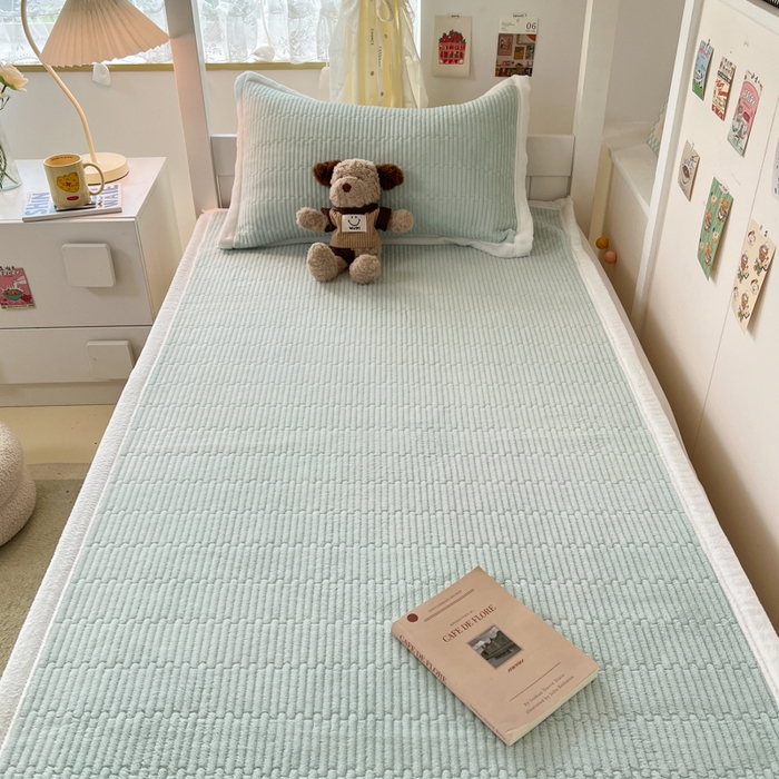 91家纺网 家纺一手货源 找家纺 川悦生活2025 新款A类印花牛奶绒床垫加厚绒保暖床护垫 晴空-轻水