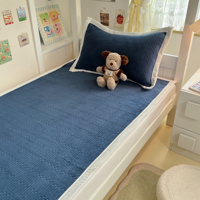 91家纺网 家纺一手货源 找家纺 川悦生活2025 新款A类印花牛奶绒床垫加厚绒保暖床护垫 晴空-深蓝