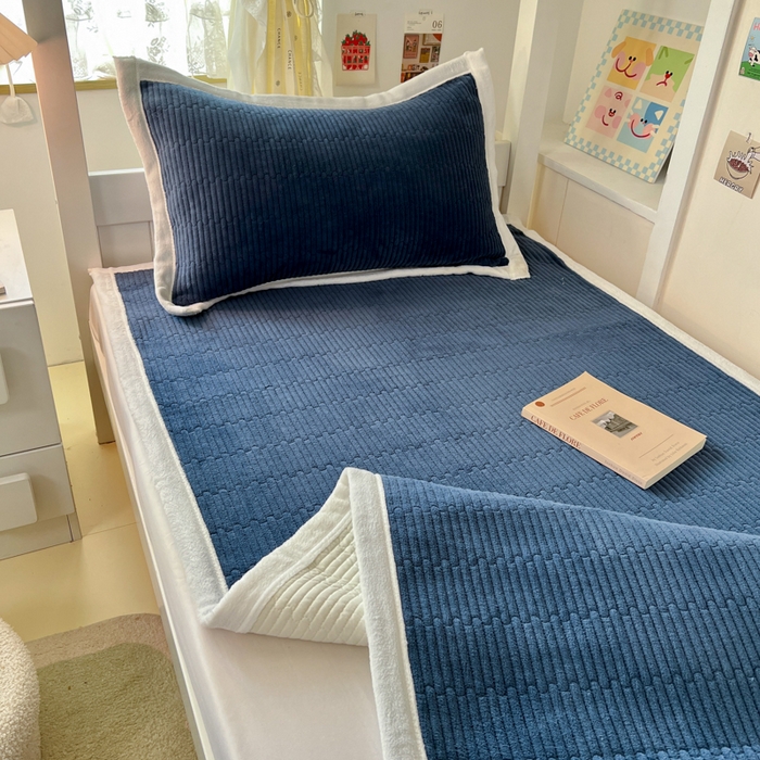 91家纺网 家纺一手货源 找家纺 川悦生活2025 新款A类印花牛奶绒床垫加厚绒保暖床护垫 晴空-深蓝