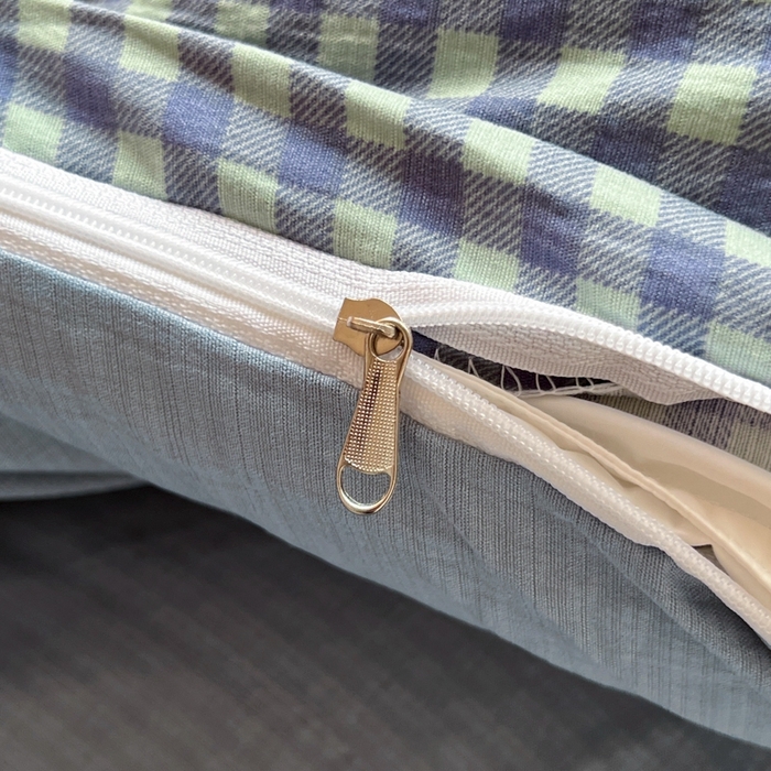 91家纺网 家纺一手货源 找家纺 妖妖家纺2025云感双层纱学生三件套 海盐格