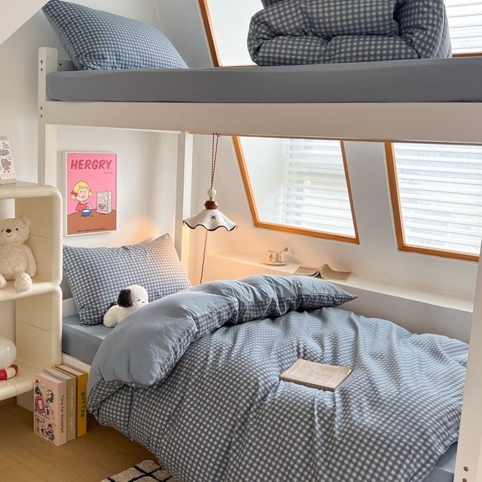 91家纺网 家纺一手货源 找家纺 妖妖家纺2025云感双层纱学生三件套 海盐格