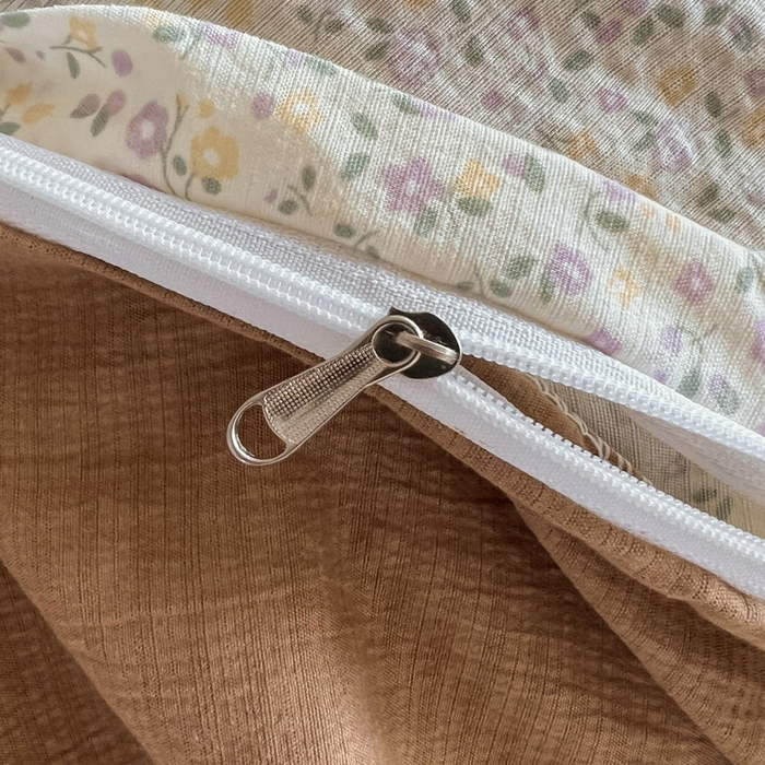 91家纺网 家纺一手货源 找家纺 妖妖家纺2025云感双层纱学生三件套 花点兔